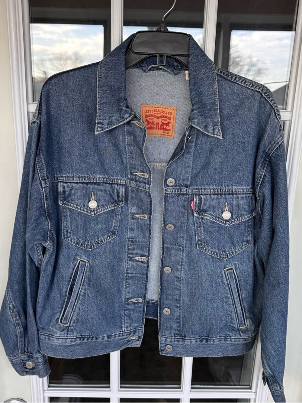 Levi’s Dark Blue Denim Oversized Fit Trucker Jacket with Red Patch – Size XS